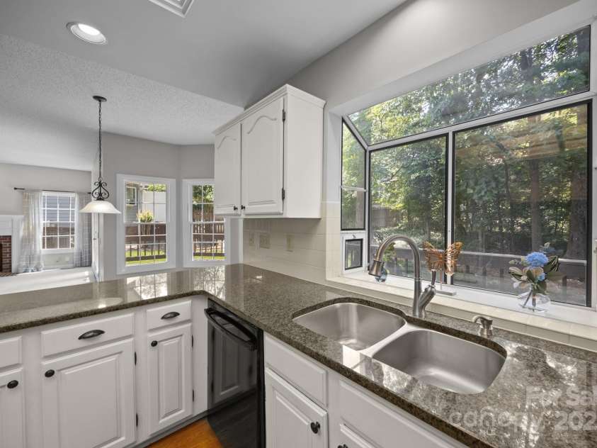 9000 Stourbridge Drive, Huntersville, NC 28078.  MLS# CAR4247651, YatesRealty ID 18112. 