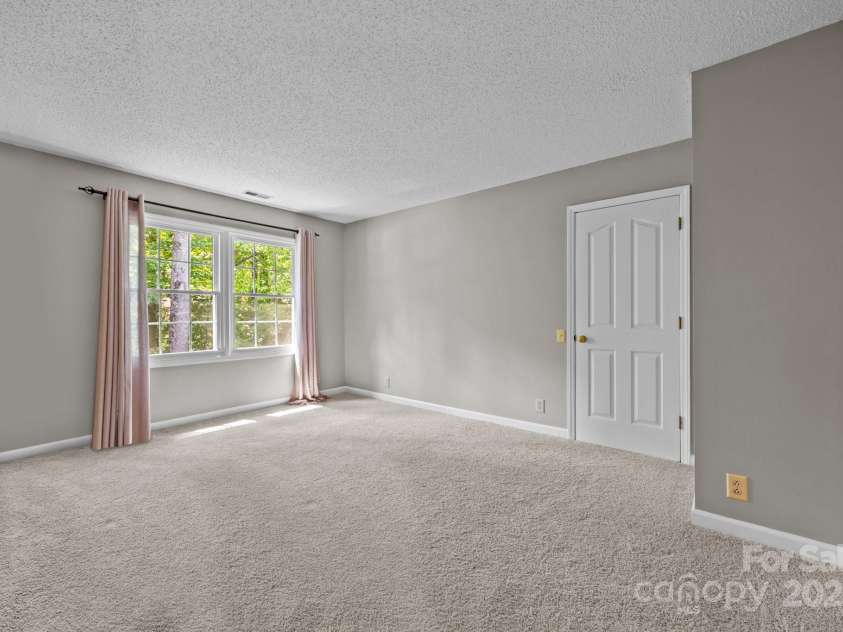 9000 Stourbridge Drive, Huntersville, NC 28078.  MLS# CAR4247651, YatesRealty ID 18112. 