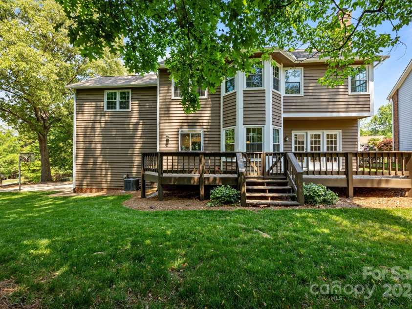 9000 Stourbridge Drive, Huntersville, NC 28078.  MLS# CAR4247651, YatesRealty ID 18112. 