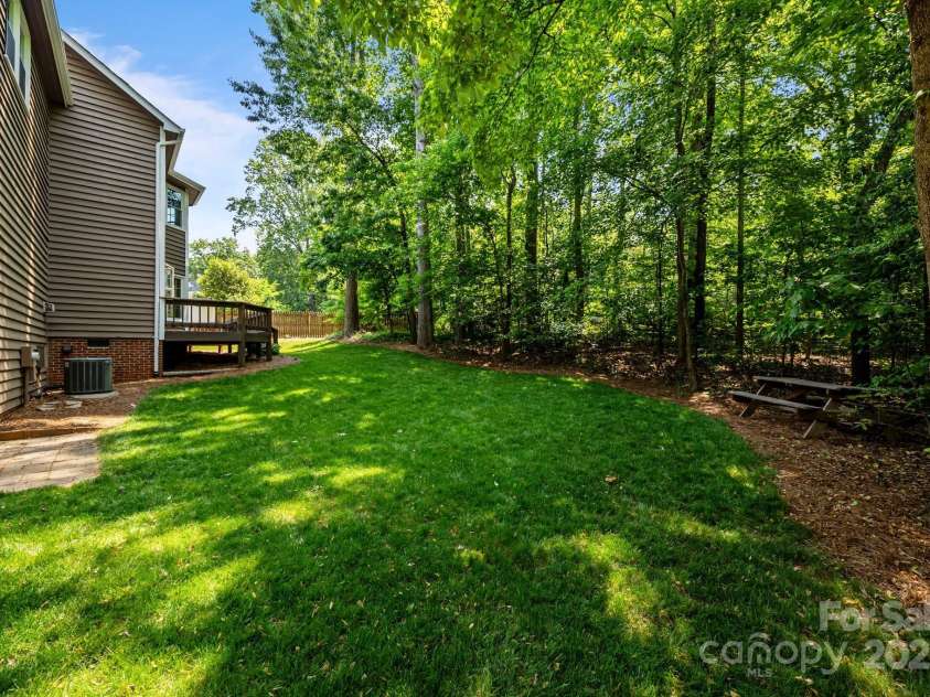 9000 Stourbridge Drive, Huntersville, NC 28078.  MLS# CAR4247651, YatesRealty ID 18112. 
