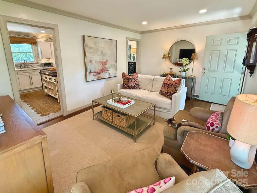 5033 Baylor Drive, Charlotte, NC 28210.  MLS# CAR4263114, YatesRealty ID 18114. 