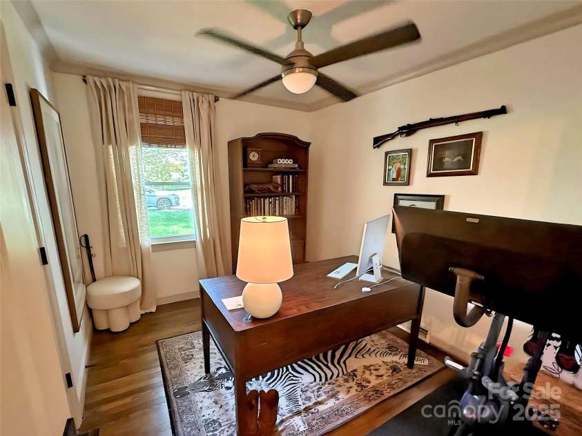 5033 Baylor Drive, Charlotte, NC 28210.  MLS# CAR4263114, YatesRealty ID 18114. 