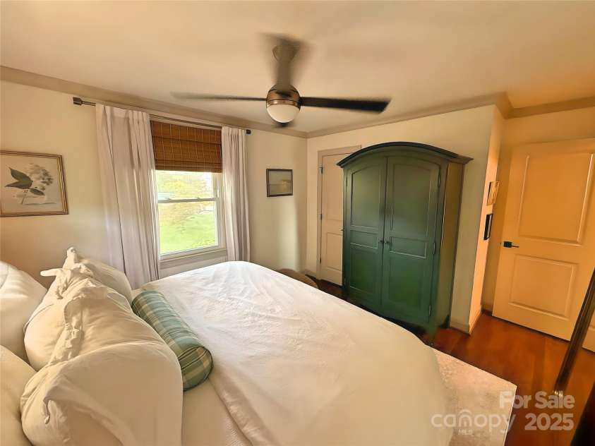 5033 Baylor Drive, Charlotte, NC 28210.  MLS# CAR4263114, YatesRealty ID 18114. 