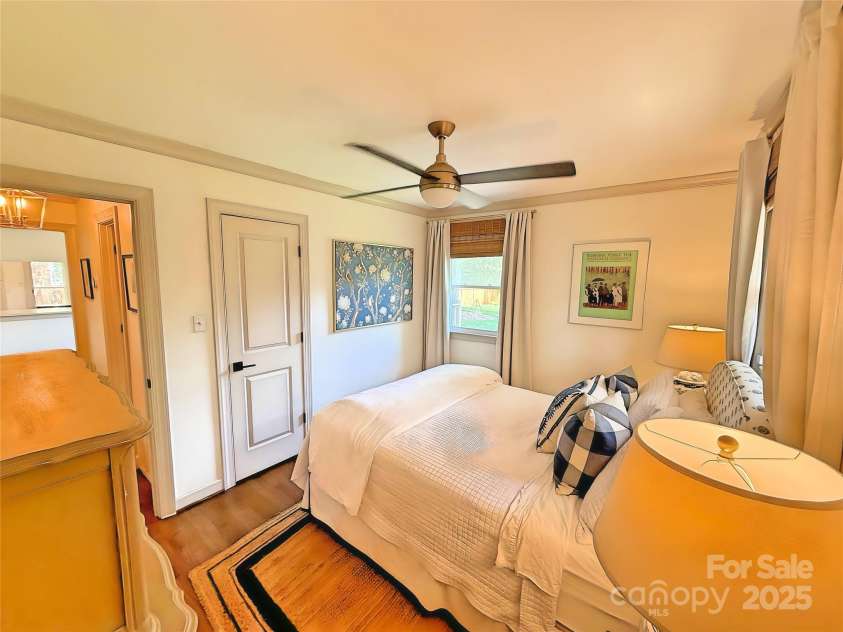 5033 Baylor Drive, Charlotte, NC 28210.  MLS# CAR4263114, YatesRealty ID 18114. 