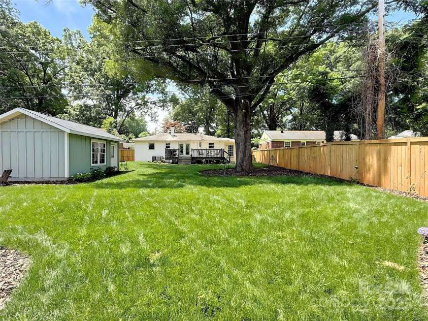 5033 Baylor Drive, Charlotte, NC 28210.  MLS# CAR4263114, YatesRealty ID 18114. 