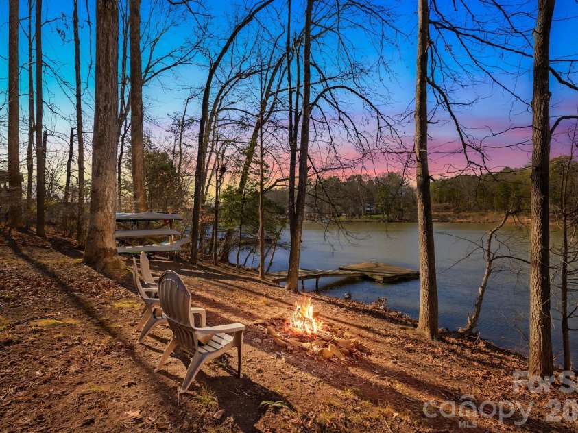 294 Carroll Cove, Clover, SC 29710.  MLS# CAR4337194, YatesRealty ID 18115. PURE Enjoyment by the lake