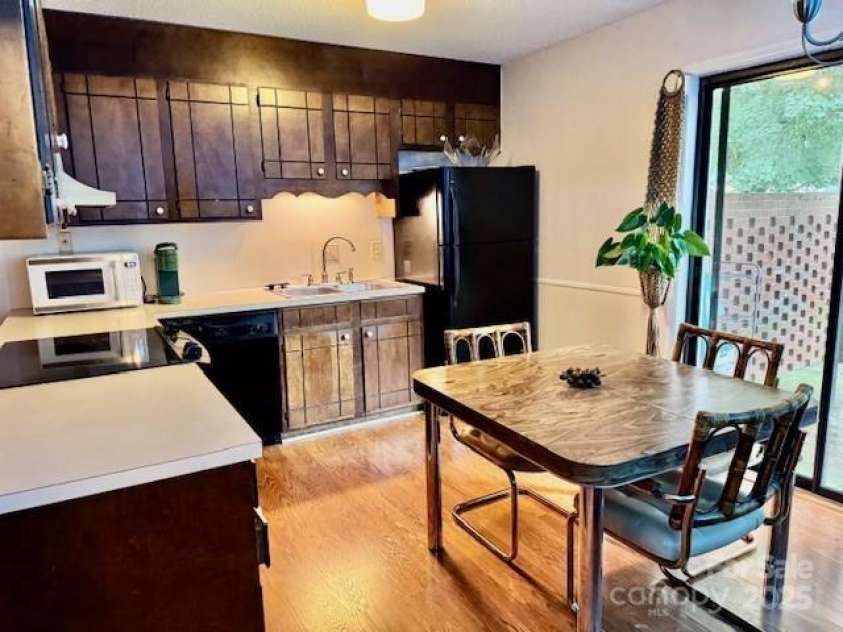 123 23rd Street, Hickory, NC 28601.  MLS# CAR4290287, YatesRealty ID 18116. 