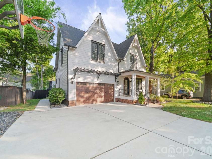 1117 Pamlico Street, Charlotte, NC 28205.  MLS# CAR4368610, YatesRealty ID 18118. 