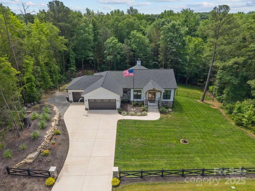 2577 Bonnybrook Circle, Rock Hill, SC 29732.  MLS# CAR4263374, YatesRealty ID 18118. 