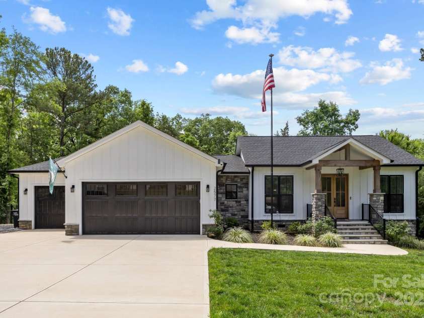 2577 Bonnybrook Circle, Rock Hill, SC 29732.  MLS# CAR4263374, YatesRealty ID 18118. 