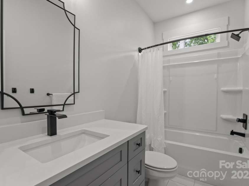 2577 Bonnybrook Circle, Rock Hill, SC 29732.  MLS# CAR4263374, YatesRealty ID 18118. Hall bath