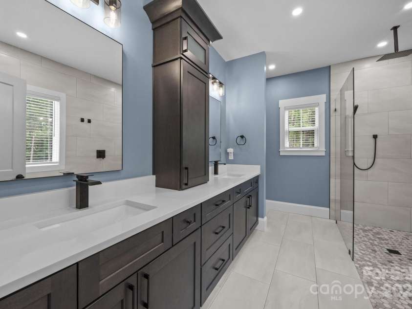 2577 Bonnybrook Circle, Rock Hill, SC 29732.  MLS# CAR4263374, YatesRealty ID 18118. Primary bath