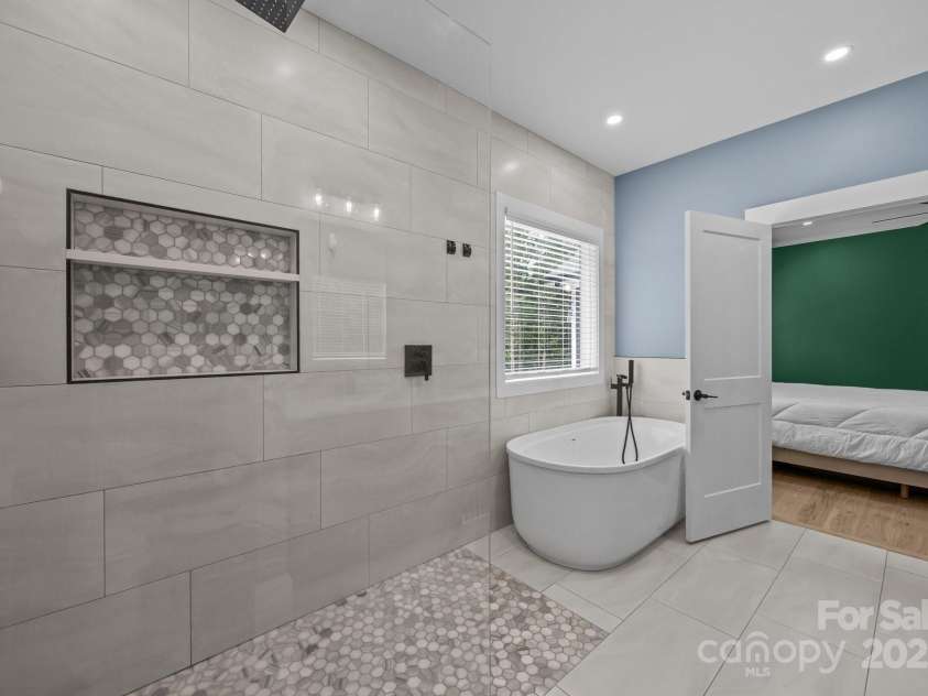 2577 Bonnybrook Circle, Rock Hill, SC 29732.  MLS# CAR4263374, YatesRealty ID 18118. Spa-like primary bath finishes