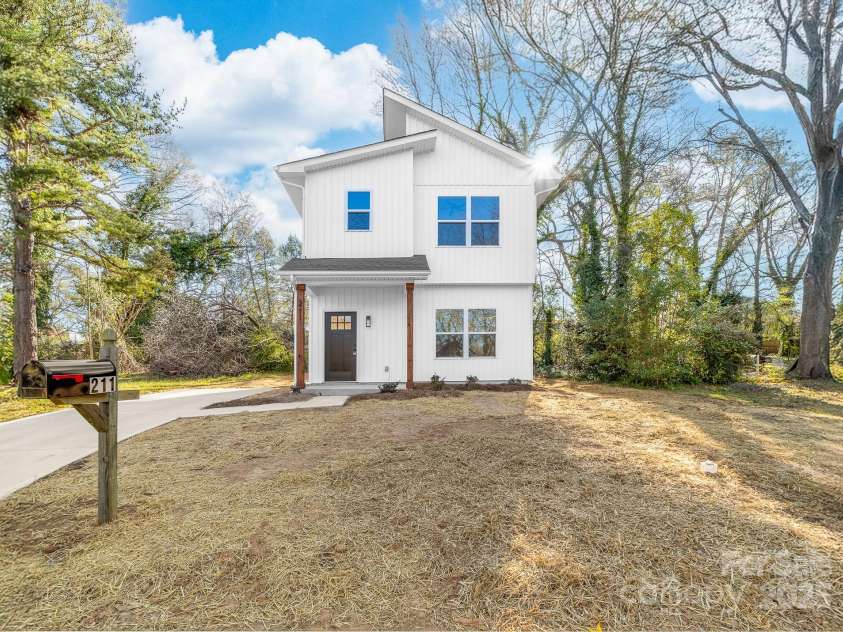 211 Chestnut Street, Shelby, NC 28150.  MLS# CAR4208968, YatesRealty ID 18119. 