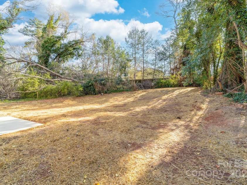 211 Chestnut Street, Shelby, NC 28150.  MLS# CAR4208968, YatesRealty ID 18119. 