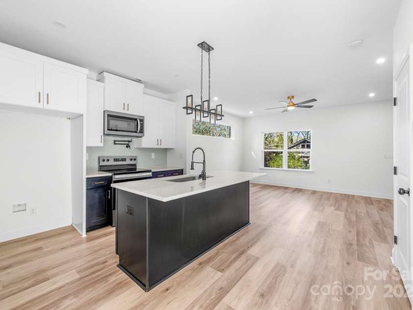 211 Chestnut Street, Shelby, NC 28150.  MLS# CAR4208968, YatesRealty ID 18119. 