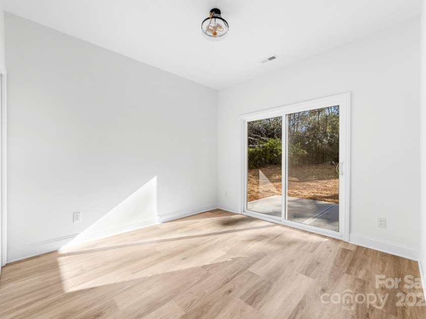 211 Chestnut Street, Shelby, NC 28150.  MLS# CAR4208968, YatesRealty ID 18119. 