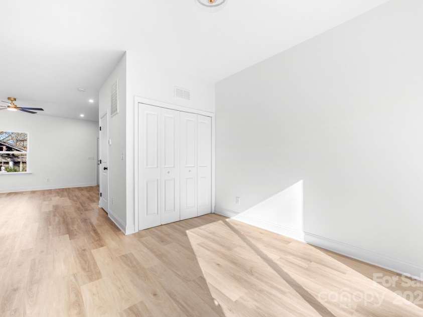 211 Chestnut Street, Shelby, NC 28150.  MLS# CAR4208968, YatesRealty ID 18119. 