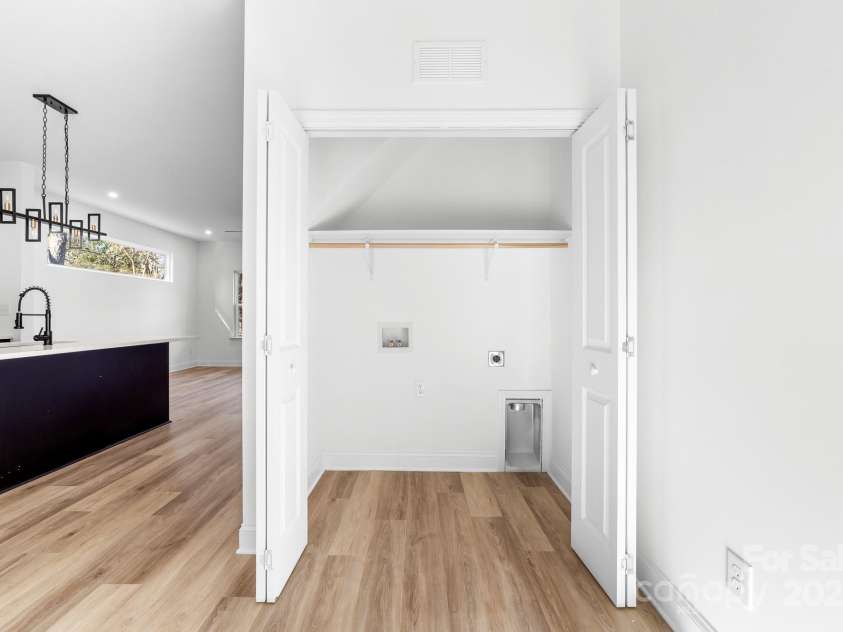 211 Chestnut Street, Shelby, NC 28150.  MLS# CAR4208968, YatesRealty ID 18119. 