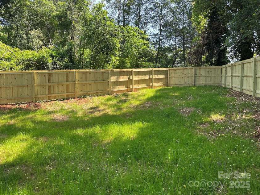 211 Chestnut Street, Shelby, NC 28150.  MLS# CAR4208968, YatesRealty ID 18119. 