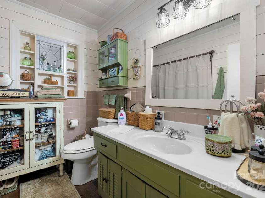 901 Union Street, Maiden, NC 28650.  MLS# CAR4322625, YatesRealty ID 1812. 2nd full bath