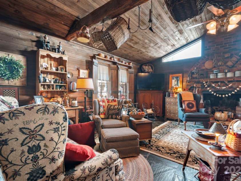 901 Union Street, Maiden, NC 28650.  MLS# CAR4322625, YatesRealty ID 1812. 