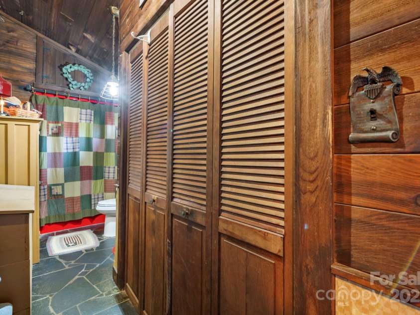 901 Union Street, Maiden, NC 28650.  MLS# CAR4322625, YatesRealty ID 1812. 