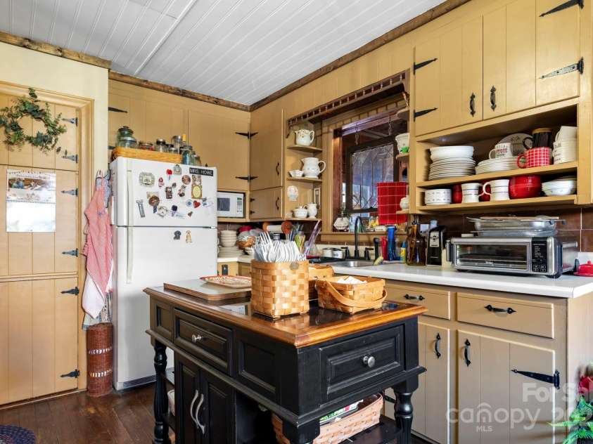 901 Union Street, Maiden, NC 28650.  MLS# CAR4322625, YatesRealty ID 1812. 