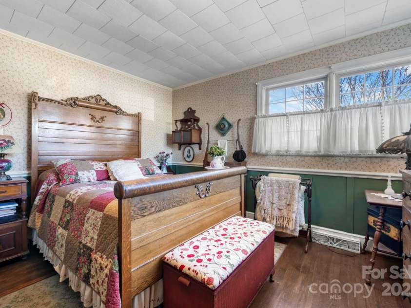 901 Union Street, Maiden, NC 28650.  MLS# CAR4322625, YatesRealty ID 1812. 