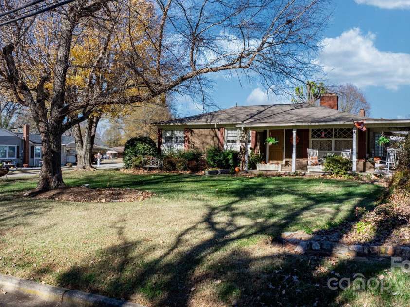 901 Union Street, Maiden, NC 28650.  MLS# CAR4322625, YatesRealty ID 1812. 