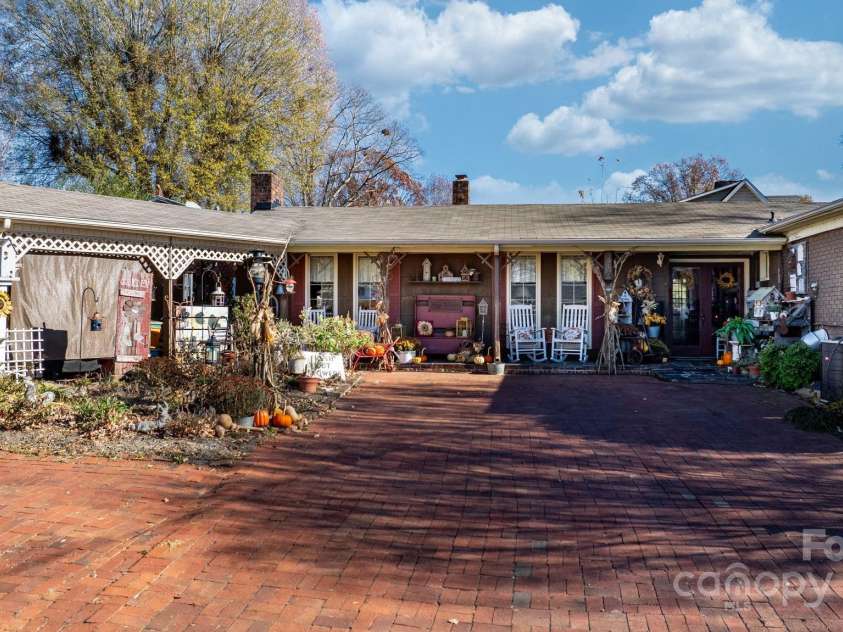 901 Union Street, Maiden, NC 28650.  MLS# CAR4322625, YatesRealty ID 1812. Brick paver driveway