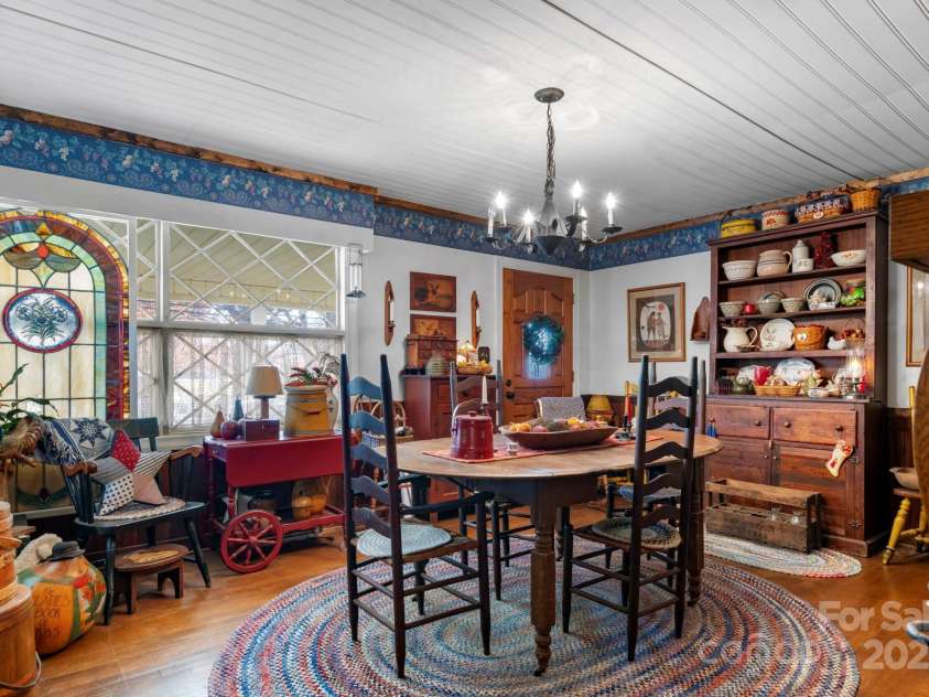 901 Union Street, Maiden, NC 28650.  MLS# CAR4322625, YatesRealty ID 1812. Front formal dining, could also be used as a formal living area