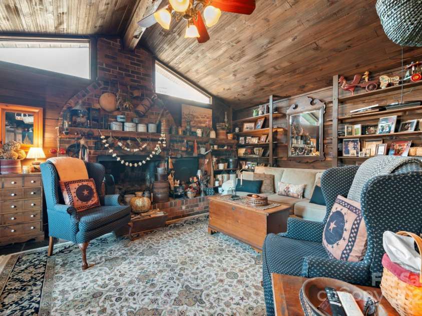 901 Union Street, Maiden, NC 28650.  MLS# CAR4322625, YatesRealty ID 1812. Huge living area, gas logs, built-ins