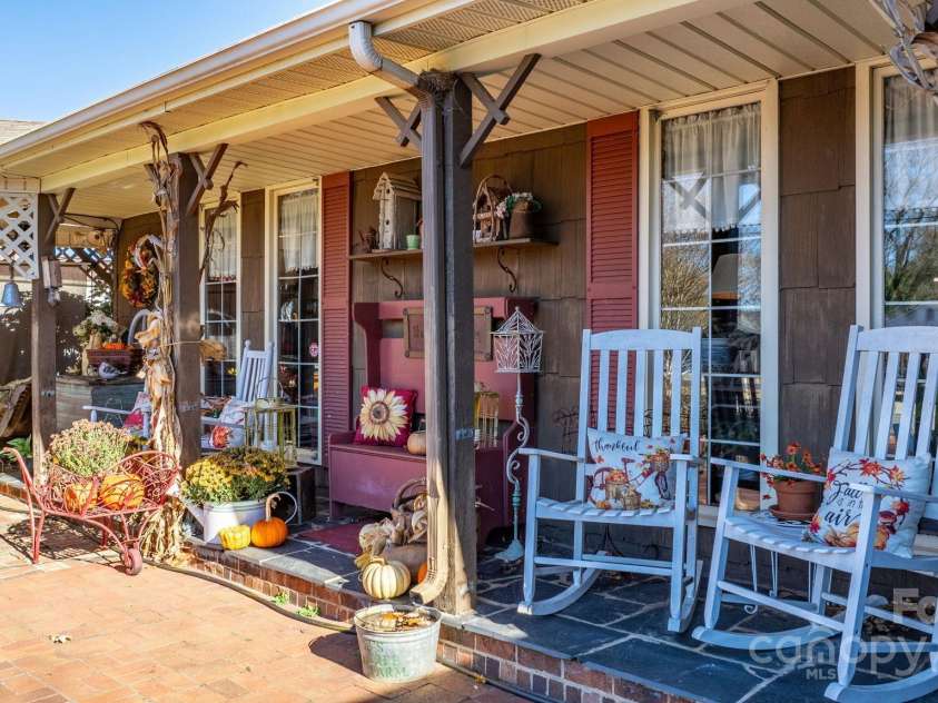 901 Union Street, Maiden, NC 28650.  MLS# CAR4322625, YatesRealty ID 1812. Side porch in addition to a front porch area as well