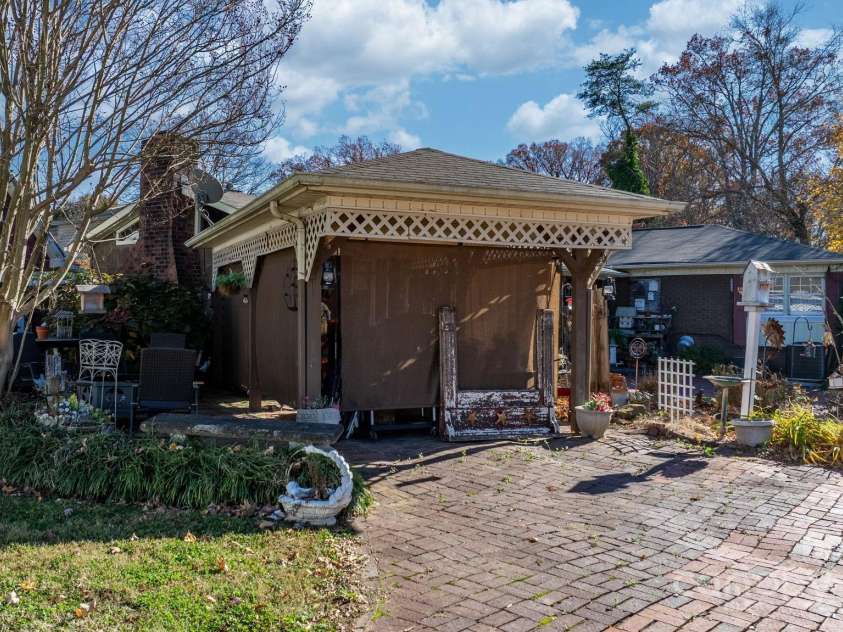 901 Union Street, Maiden, NC 28650.  MLS# CAR4322625, YatesRealty ID 1812. This is a shaded outside patio area, very versatile