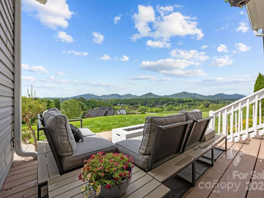 66 Lawson Ridge Road, Leicester, NC 28748.  MLS# CAR4258146, YatesRealty ID 18120. 