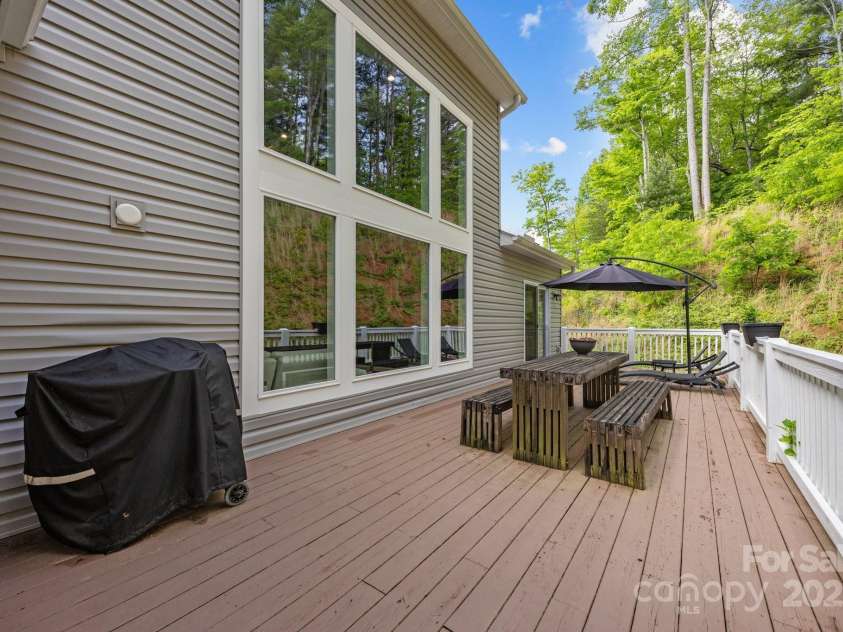 66 Lawson Ridge Road, Leicester, NC 28748.  MLS# CAR4258146, YatesRealty ID 18120. 