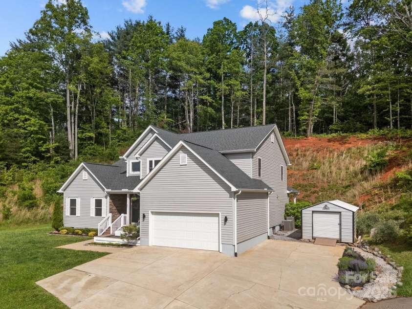 66 Lawson Ridge Road, Leicester, NC 28748.  MLS# CAR4258146, YatesRealty ID 18120. 