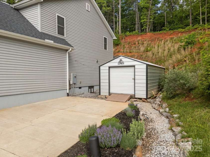 66 Lawson Ridge Road, Leicester, NC 28748.  MLS# CAR4258146, YatesRealty ID 18120. 