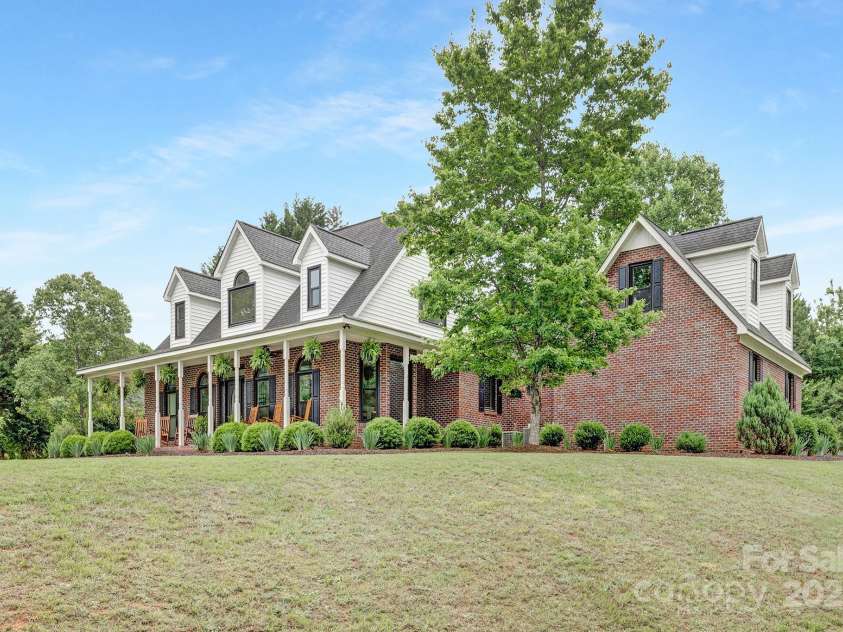 3300 Chancellor Lane, Monroe, NC 28110.  MLS# CAR4219871, YatesRealty ID 18121. 