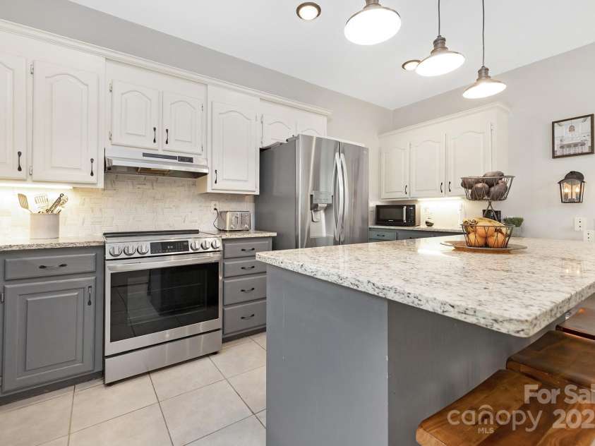 3300 Chancellor Lane, Monroe, NC 28110.  MLS# CAR4219871, YatesRealty ID 18121. 
