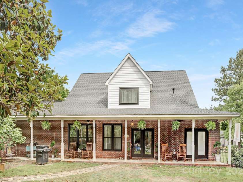 3300 Chancellor Lane, Monroe, NC 28110.  MLS# CAR4219871, YatesRealty ID 18121. 