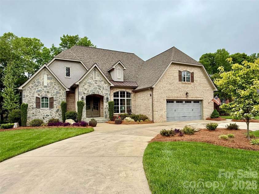 4025 Foxes Trail, Cramerton, NC 28032.  MLS# CAR4375005, YatesRealty ID 18121. 