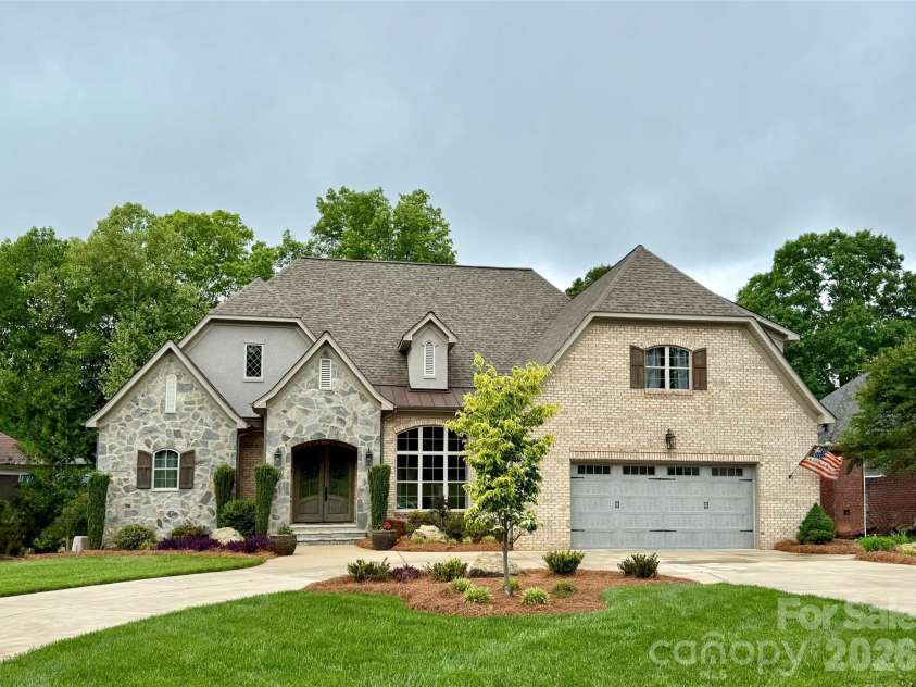 4025 Foxes Trail, Cramerton, NC 28032.  MLS# CAR4375005, YatesRealty ID 18121. 