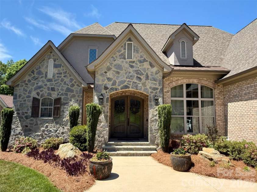 4025 Foxes Trail, Cramerton, NC 28032.  MLS# CAR4375005, YatesRealty ID 18121. 