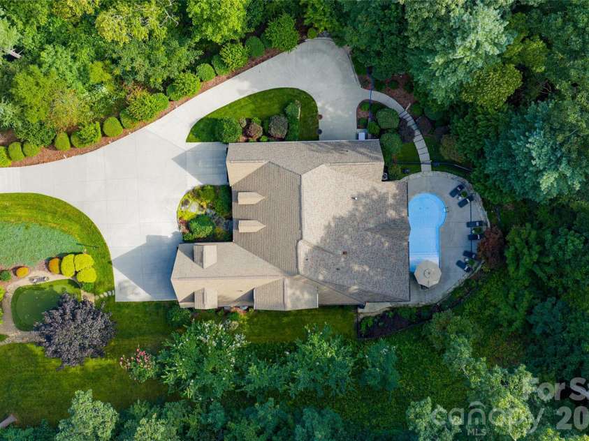 300 White Pine Drive, Hendersonville, NC 28739.  MLS# CAR4375911, YatesRealty ID 18122. 