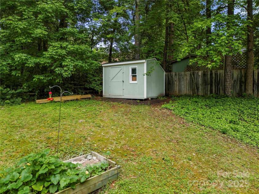 4848 Spicewood Drive, Charlotte, NC 28227.  MLS# CAR4265672, YatesRealty ID 18123. 