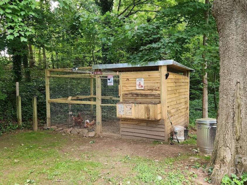 100 Frank Street, Connelly Springs, NC 28612.  MLS# CAR4266121, YatesRealty ID 18124. 