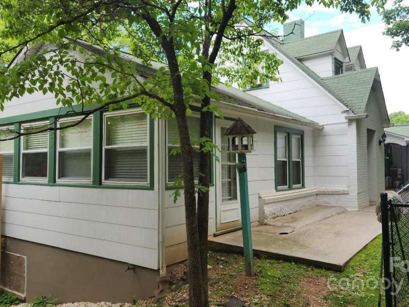 100 Frank Street, Connelly Springs, NC 28612.  MLS# CAR4266121, YatesRealty ID 18124. 