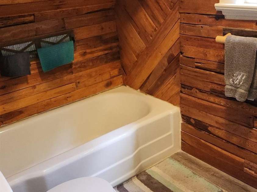 100 Frank Street, Connelly Springs, NC 28612.  MLS# CAR4266121, YatesRealty ID 18124. 